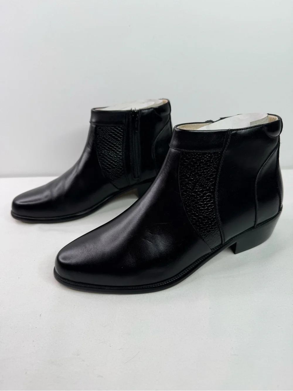 Elegante Leather Ankle Zipper Boots Made in Spain Size 7
